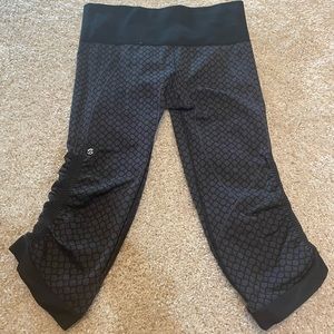 Lululemon In The Flow Scrunch Crop Leggings